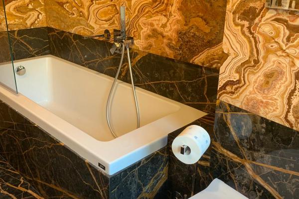 Rivestimento Bagno in travertino